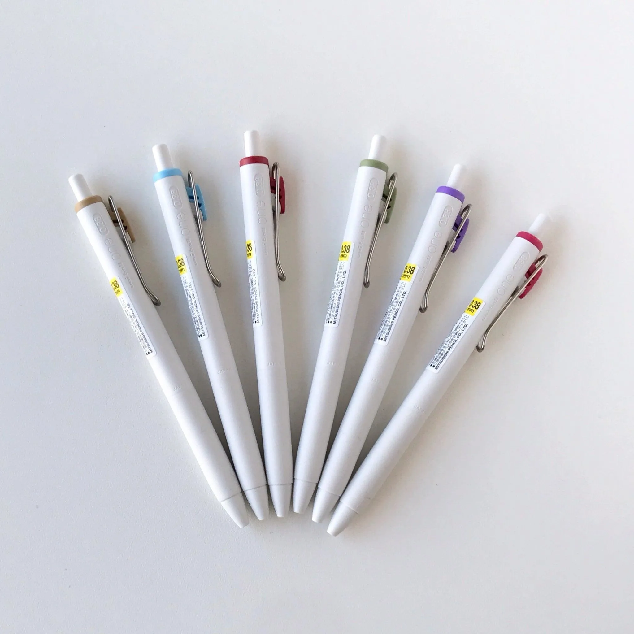 UNI UMNS38.G uni-ball one 0.38mm 0.5mm limited autumn and winter color gel pen white shaft gel pen three-color set limited set