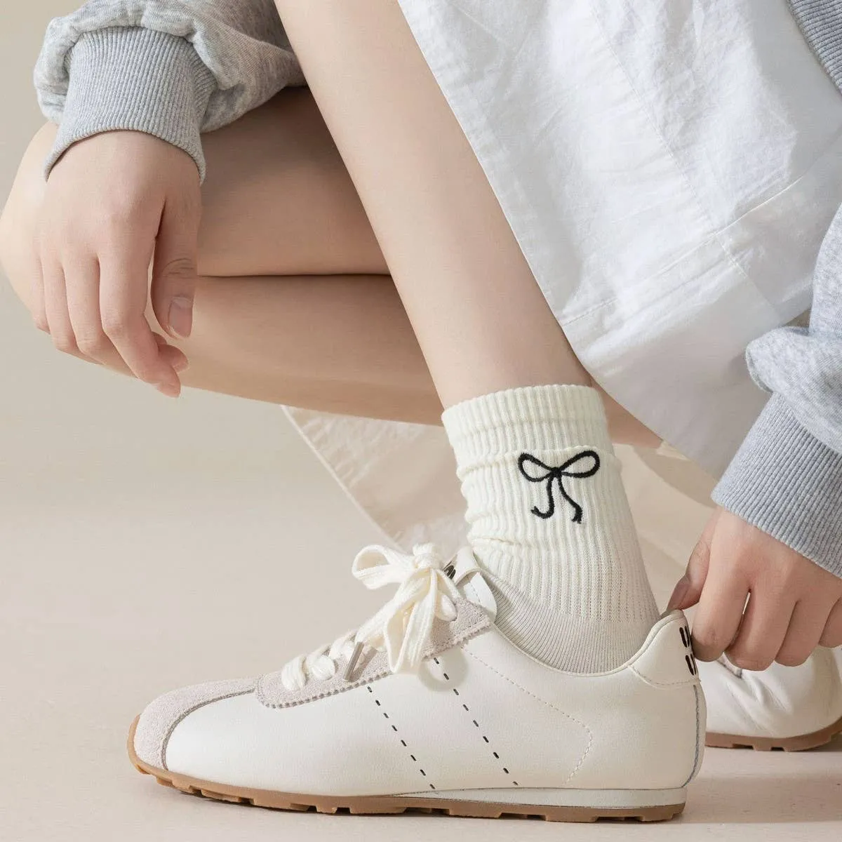 Women's Embroidered Bow Socks - Black